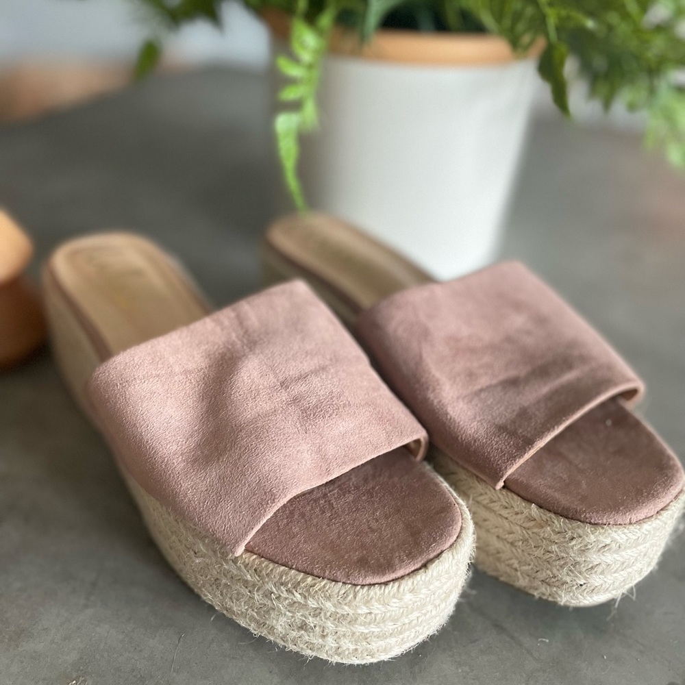 Lulus Pink Slip Ons, Size 8.5